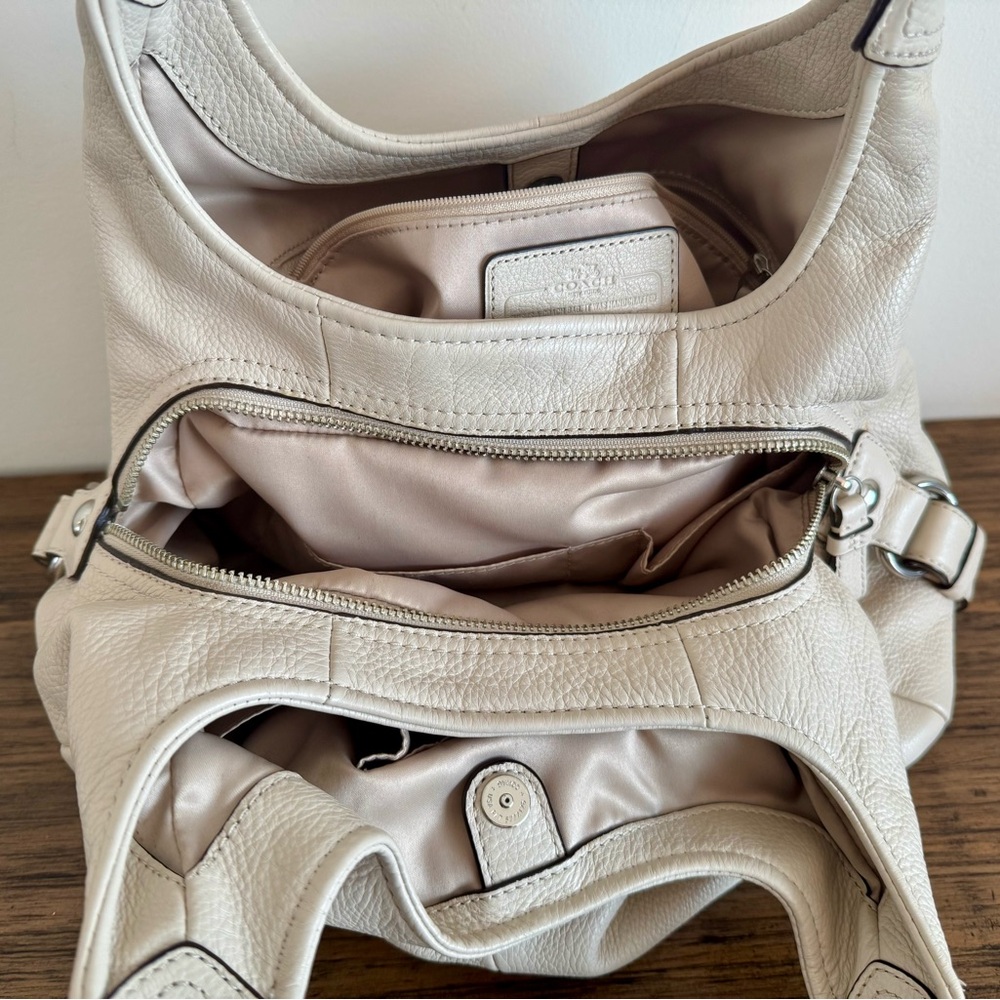 π Coach Madison Hobo Bag β Cream Pebbled Leather - Picture 4 of 11